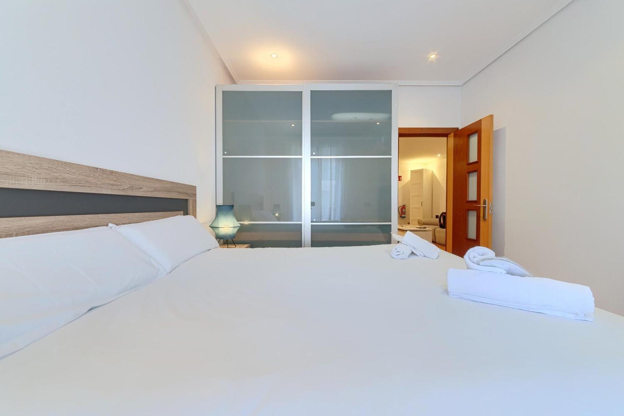 Apartament Ayuntamiento Cerca Del Casco Viejo & Parking Bilbao Zewnętrze zdjęcie