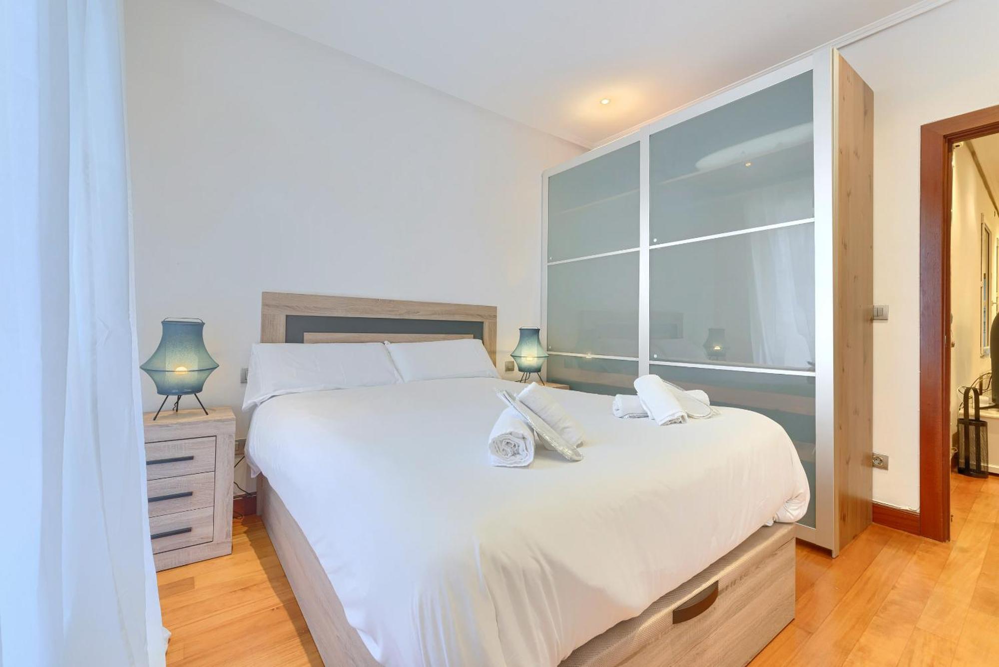 Apartament Ayuntamiento Cerca Del Casco Viejo & Parking Bilbao Zewnętrze zdjęcie